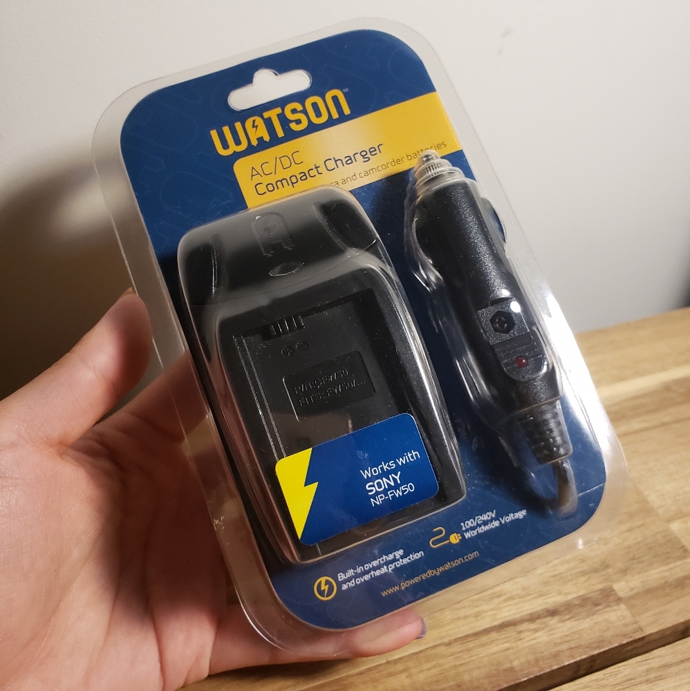 Watson Compact Charger for Sony Camera Battery